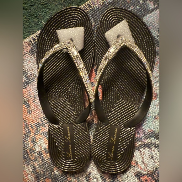 Lauren Lorraine Shoes - Lauren Lorraine Black and Silver Gigi Flip Flops - Size 6 - Damaged Box